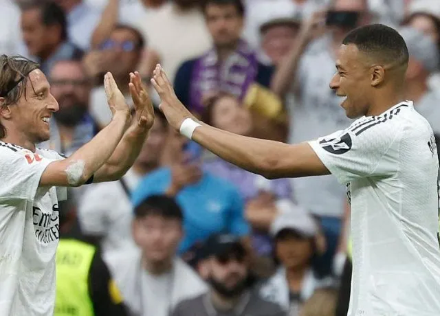 Mbappe bùng nổ với cú đúp ấn tượng