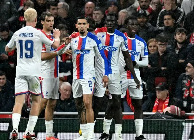 Cú đúp của Ismaila Sarr khiến Anfield câm lặng