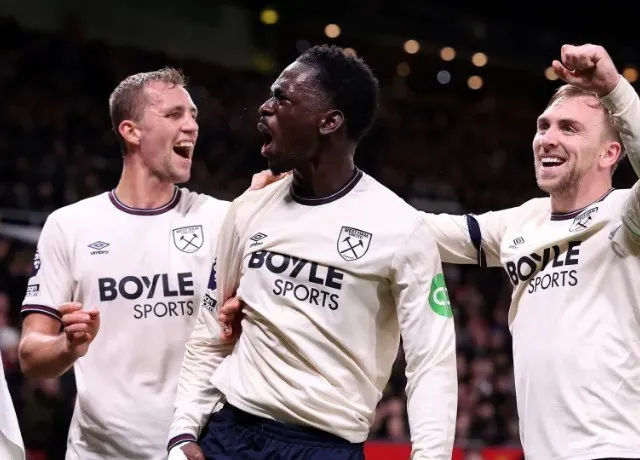 West Ham kiên cường và trừng phạt sai lầm